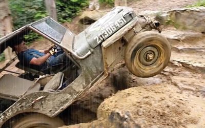 Bam Bam 💪 Rock Bouncing Jeep Willys